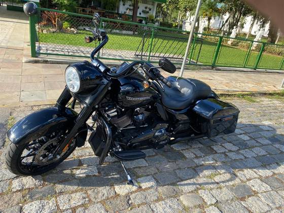 HARLEY-DAVIDSON ROAD KING SPECIAL 